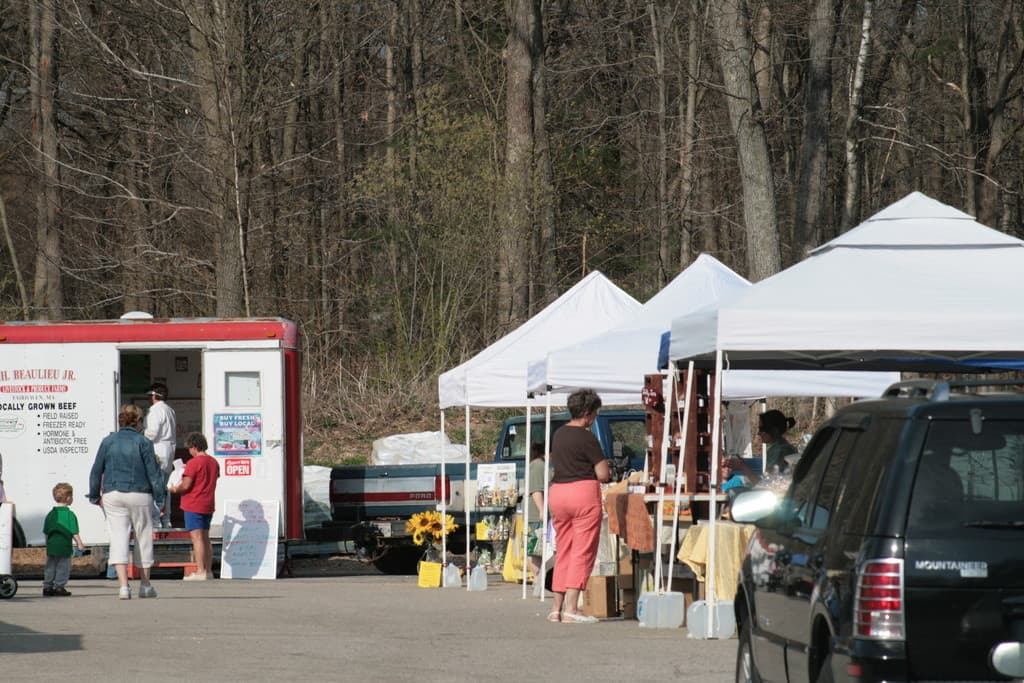 Farmer's Market at Attleboro Farms
