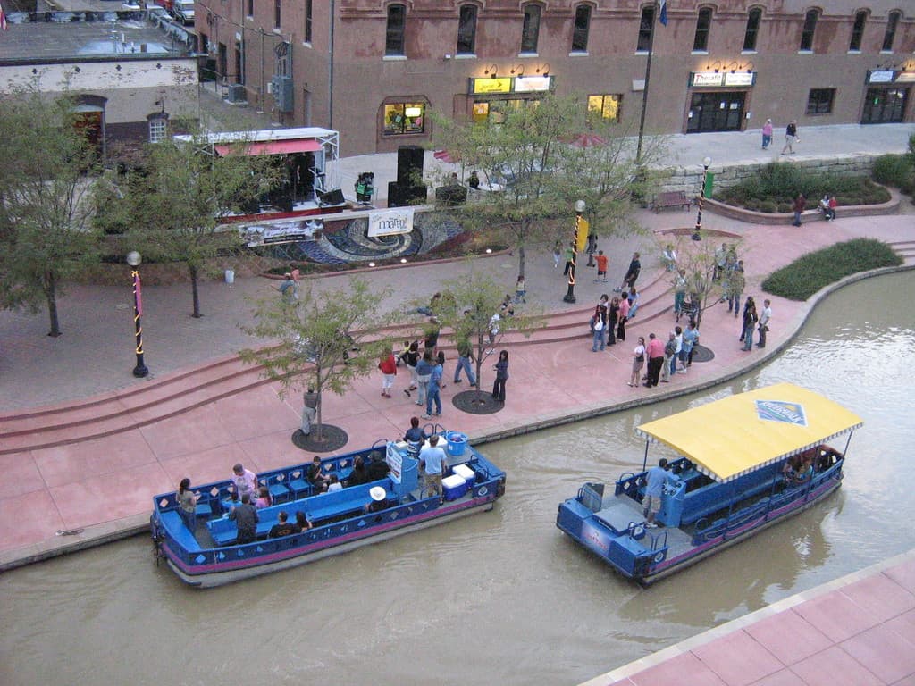 Farmers' Market at the Riverwalk